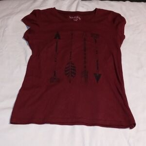 Wound Up burgundy youth girls t shirt with arrows on the front